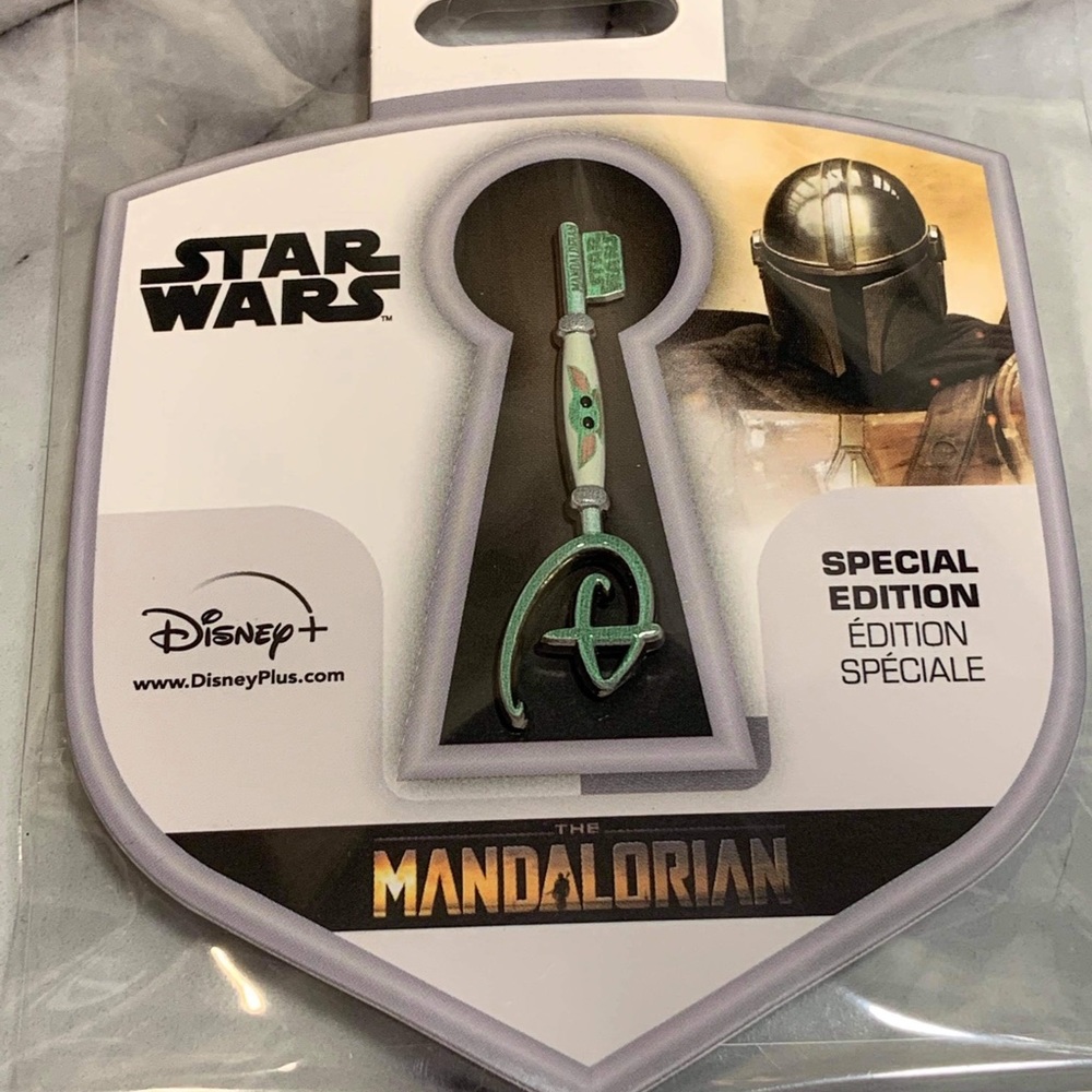 Disney Mandalorian’s Special Edition Pin